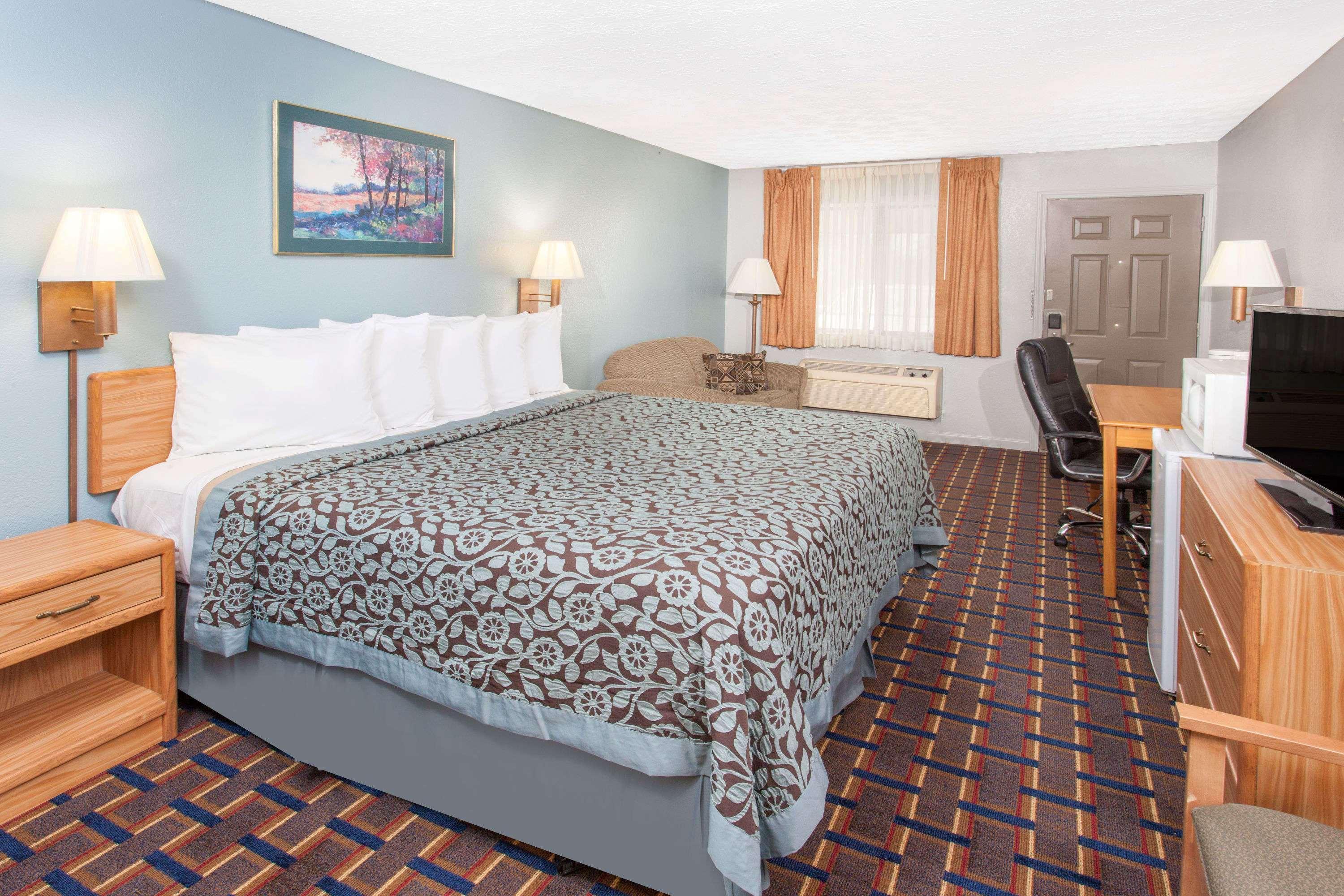 Days Inn By Wyndham Farmer City Exterior foto